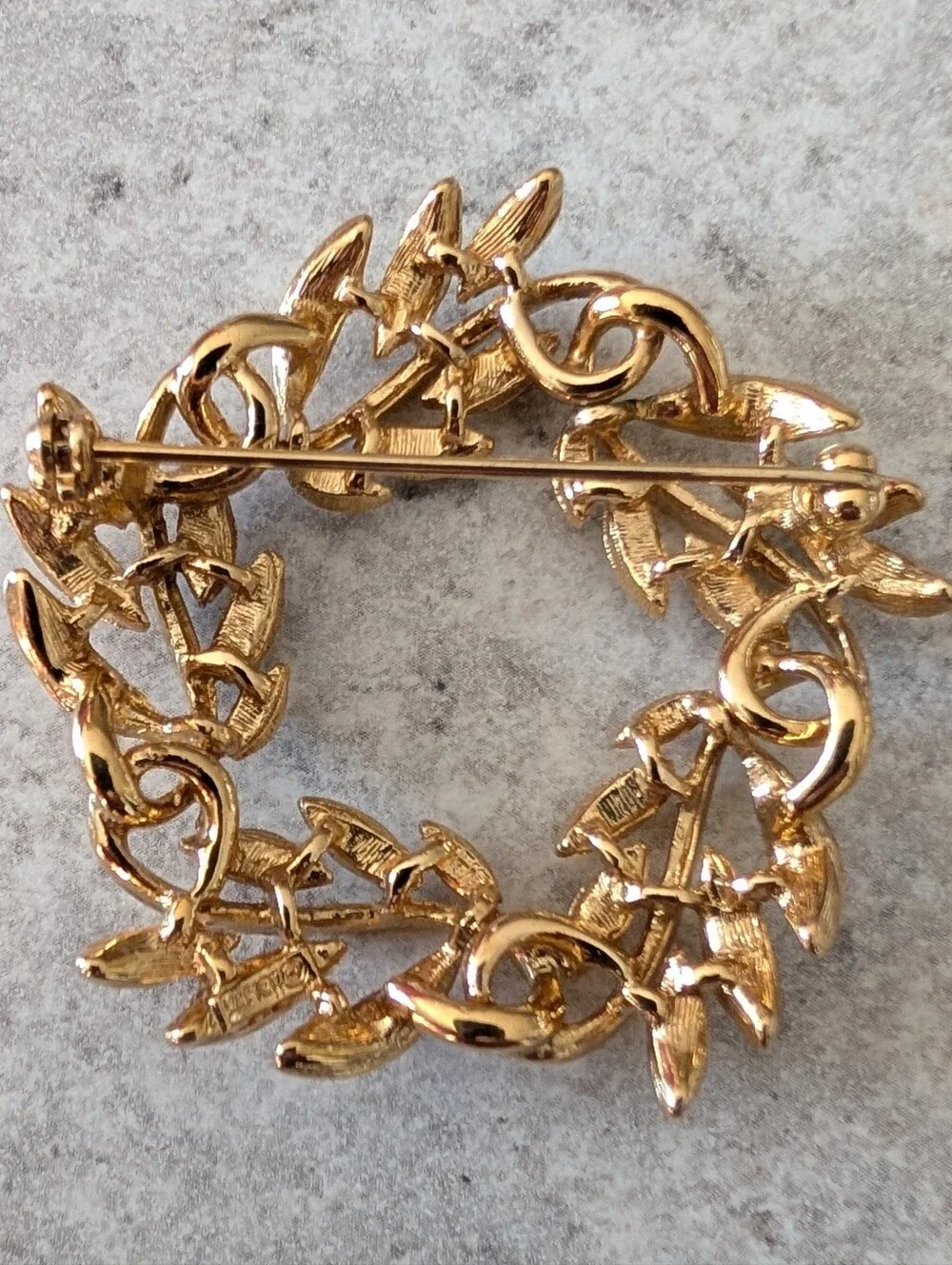Vintage Napier Gold Tone Leaf Wreath Brooch